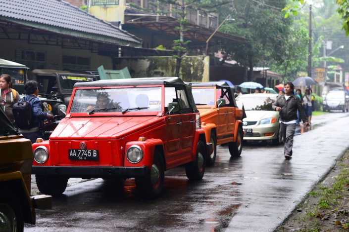 Arak-Arakan Mobil Kuno Menuju Desa Wisata Salam Lokasi Worksho