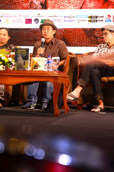 Presentasi Singkat oleh JJ Rizal dari Penerbit Komunitas Bambu untuk Buku Gerbang Agama Agama Nusantara