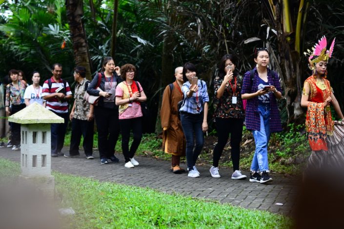 Rombongan BWCF 2017 Mengikuti Prosesi Dalam Penyambutan