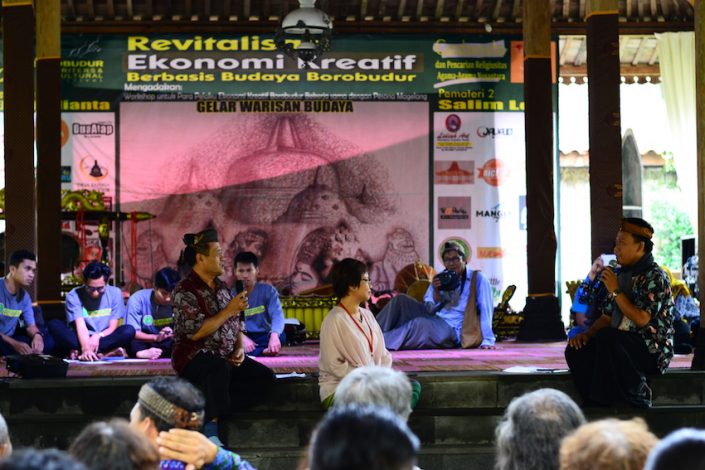 Sesi Tanya Jawab Pemateri Eka Budianta dengan Pelaku Ekonomi Kreatif Desa Wisata Salam Magelang