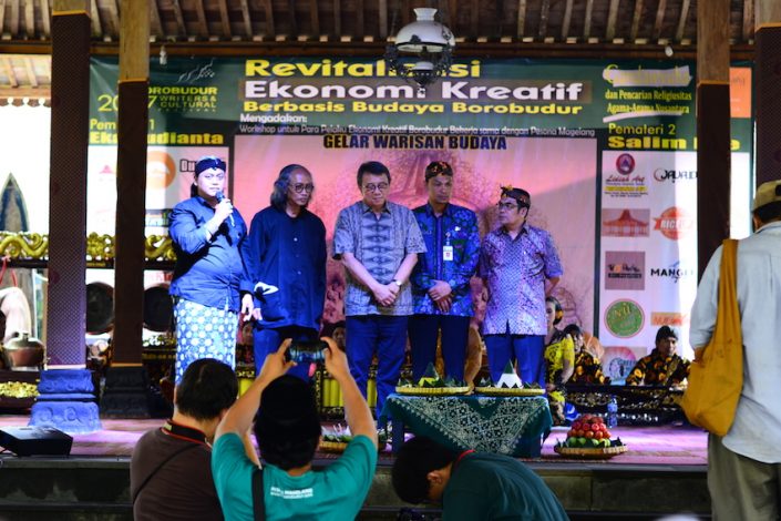 Acara Tumpengan Sebagai Pembuka Workshop