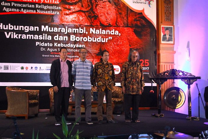 Foto Bersama Setelah Pemukulan Gong Pembukaan