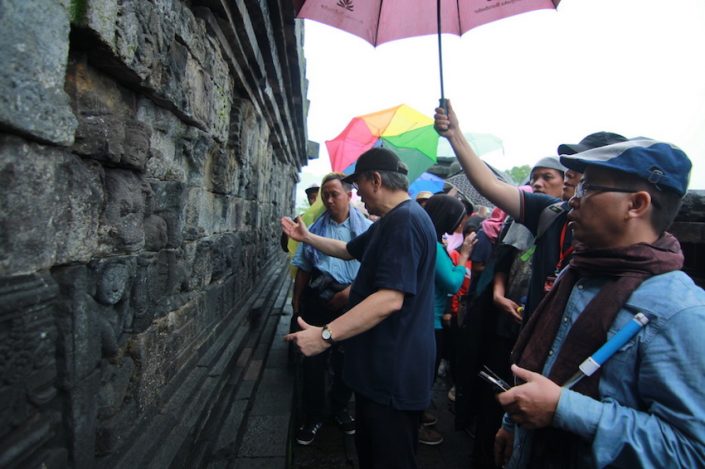Membaca Relief Gandawyuha oleh Salim Lee