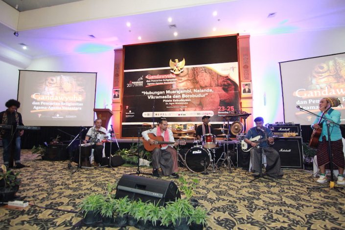 Konser Lamalera Band & Ivan Nestorman
