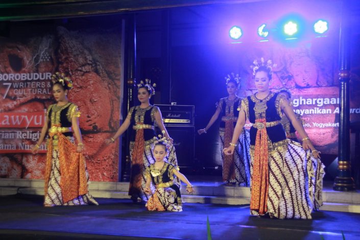 Pertunjukan Tari Guntur Mataram Dance Co